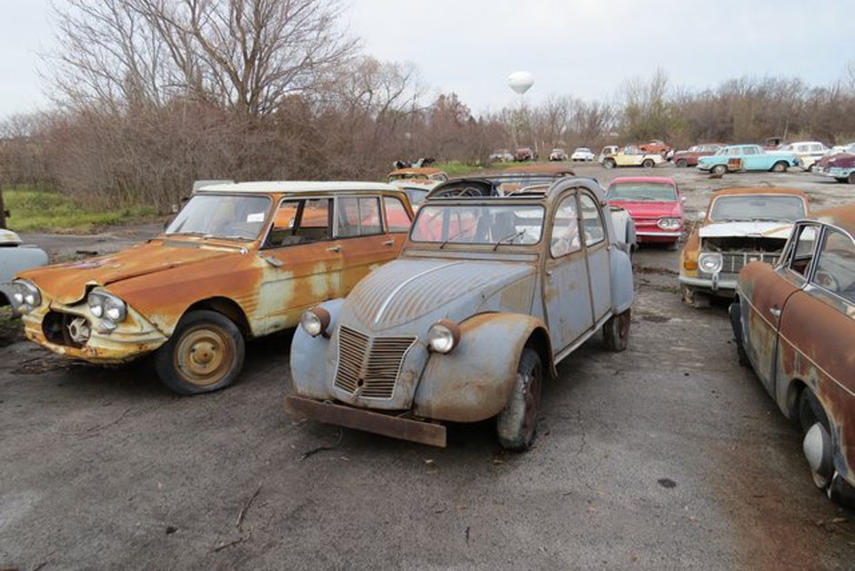 Coleção com mais de 700 carros vintage é leiloada nos EUA