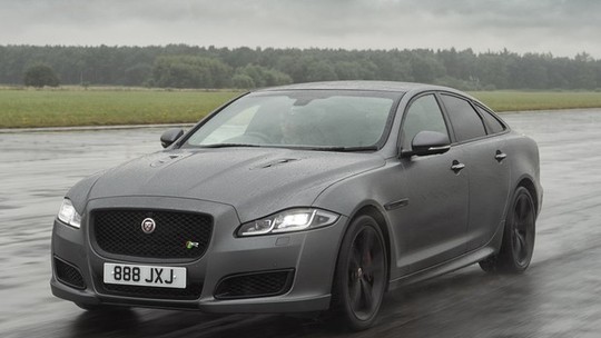 Jaguar XJR575 é a nova versão esportiva do sedã topo de linha