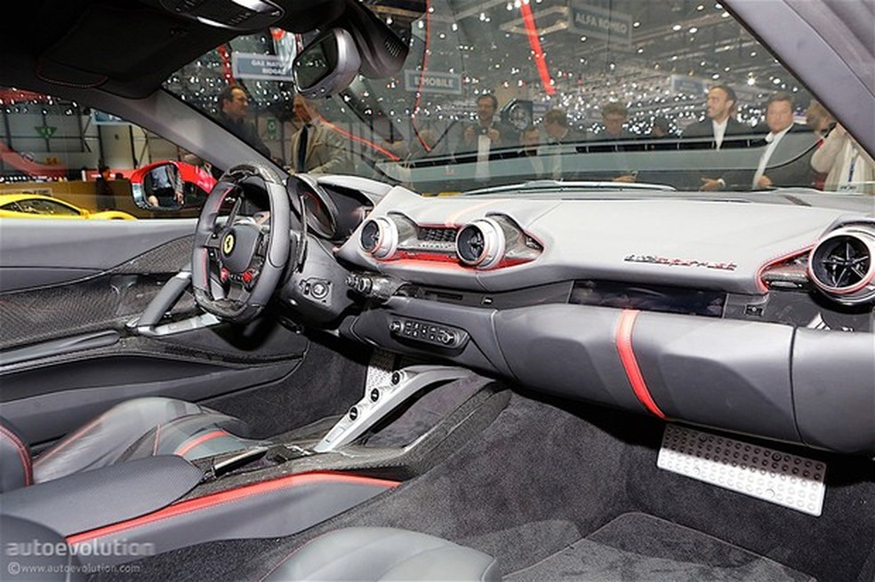 Interior da Ferrari 250 GTO em exposição (Foto: Autoevolution) — Foto: Auto Esporte