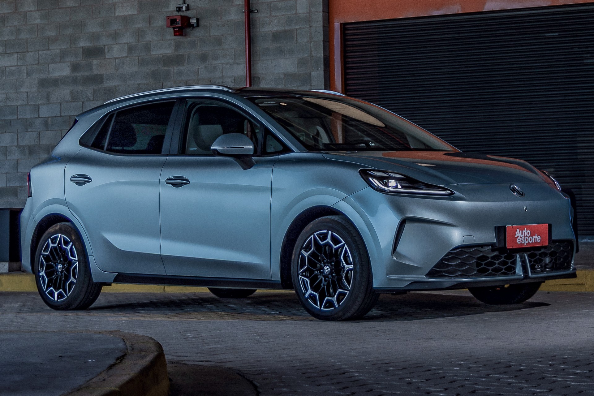 Teste: MG4 Urban é hatch elétrico maior e mais barato que o BYD Dolphin