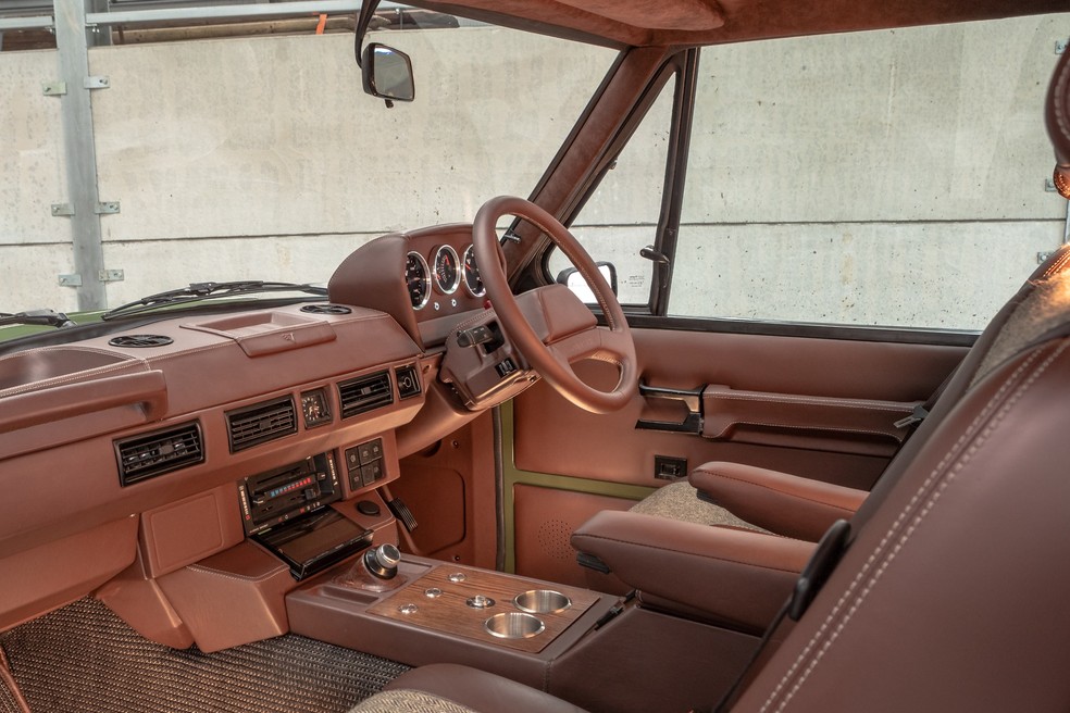 Inverted Range Rover tem interior revestido de couro sustentável — Foto: Divulgação