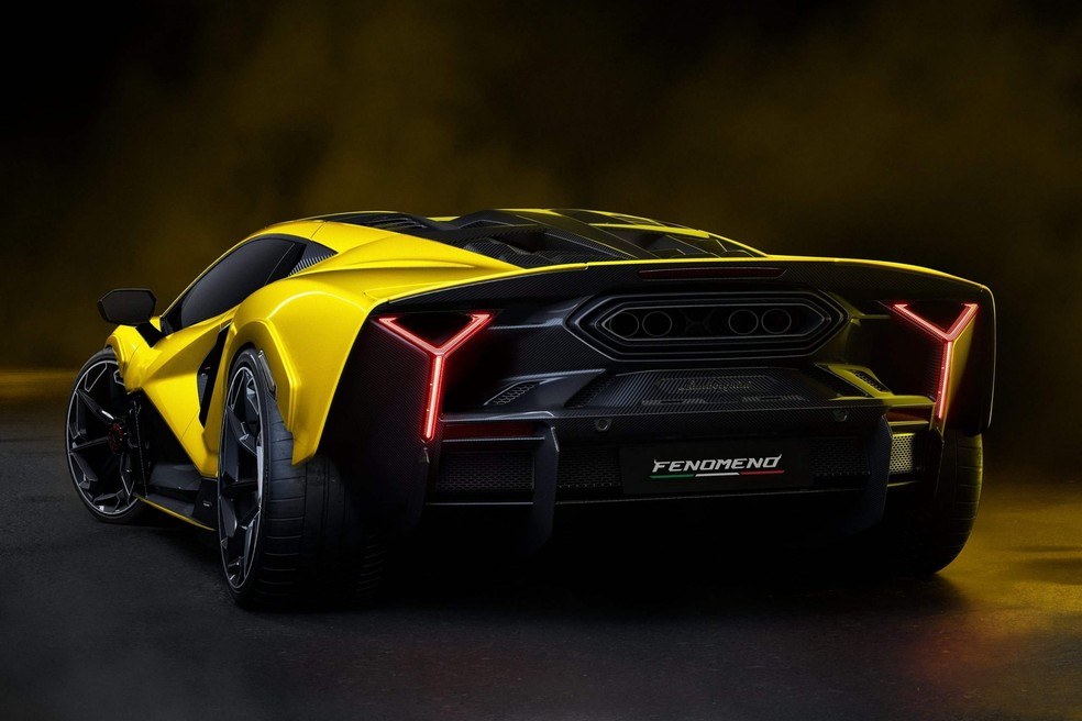 Lamborghini Fenomeno tem lanternas em formato de "Y" e quatro saídas de escapamento — Foto: Divulgação