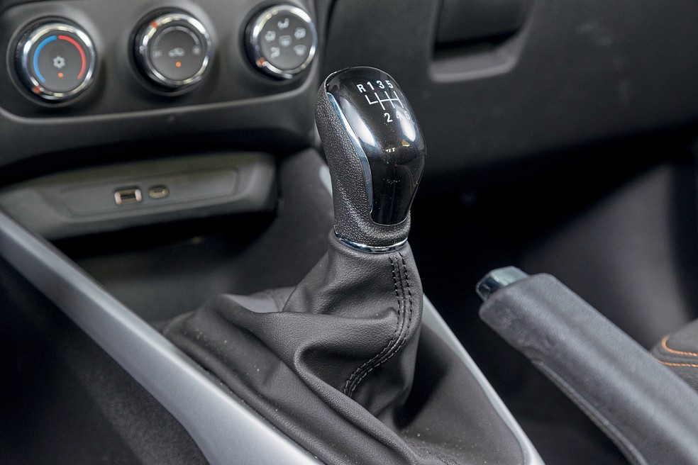 A junção do motor 1.2 turbo com o câmbio manual é boa em termos de dirigibilidade — Foto: Renato Durães/Auto News Brasil