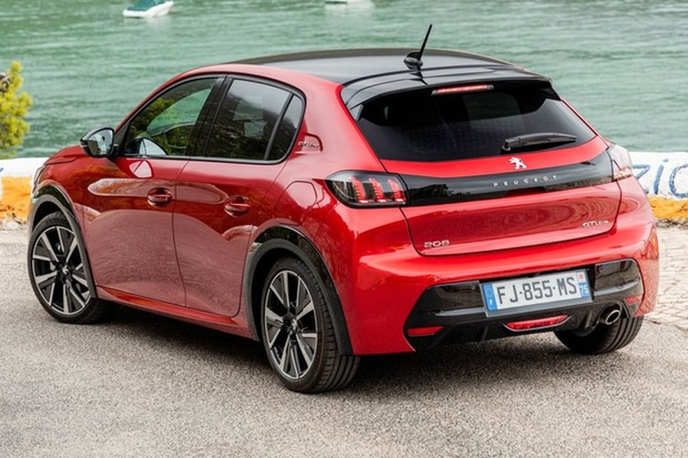 Lanternas são unidas por elemento preto, toque vindo do 308, 3008 e família (Foto: Divulgação) — Foto: Auto Esporte