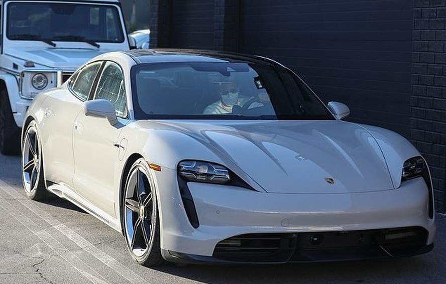 Porsche Taycan Lewis Hamilton