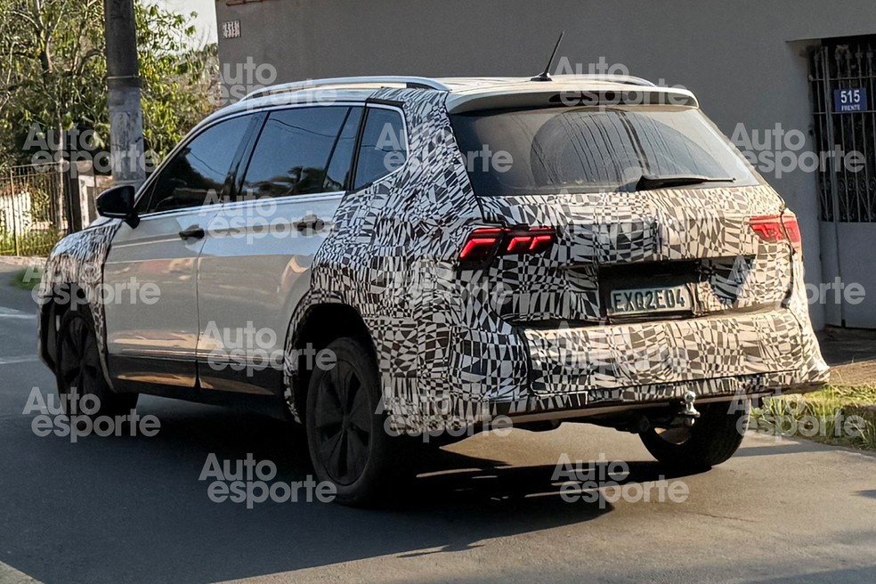 Mula de testes da nova Volkswagen Udara: projeto ostenta suspensão da Fiat Strada — Foto: Gustavo Carnib/Autoesporte