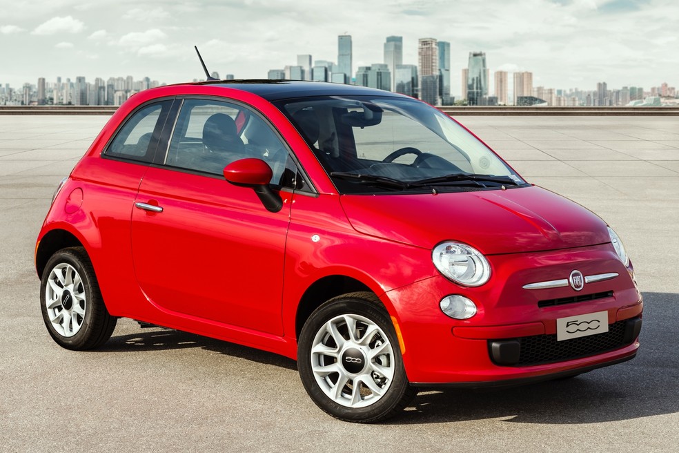 Fiat 500 Cult vem com motor 1.4 flex e câmbio manual de cinco marchas — Foto: Fiat/Divulgação