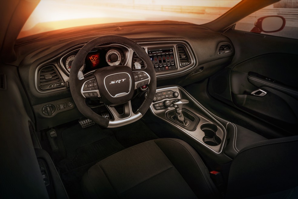 Interior do Dodge Challenger Demon — Foto: Divulgação