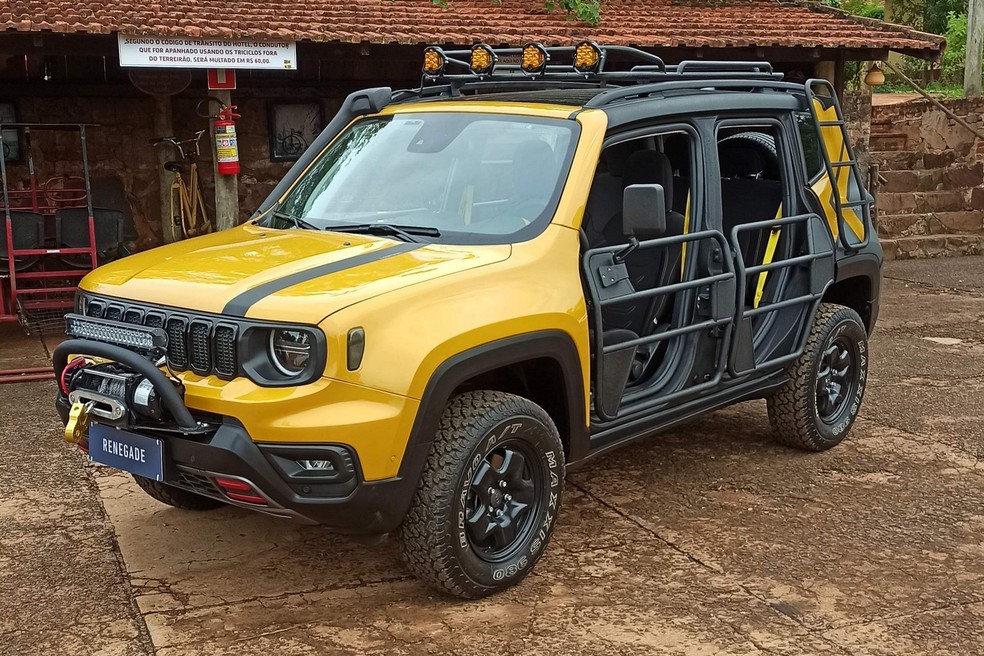 Até um Jeep Renegade customizado apareceu no Jeep Legacy — Foto: Marcos Rozen