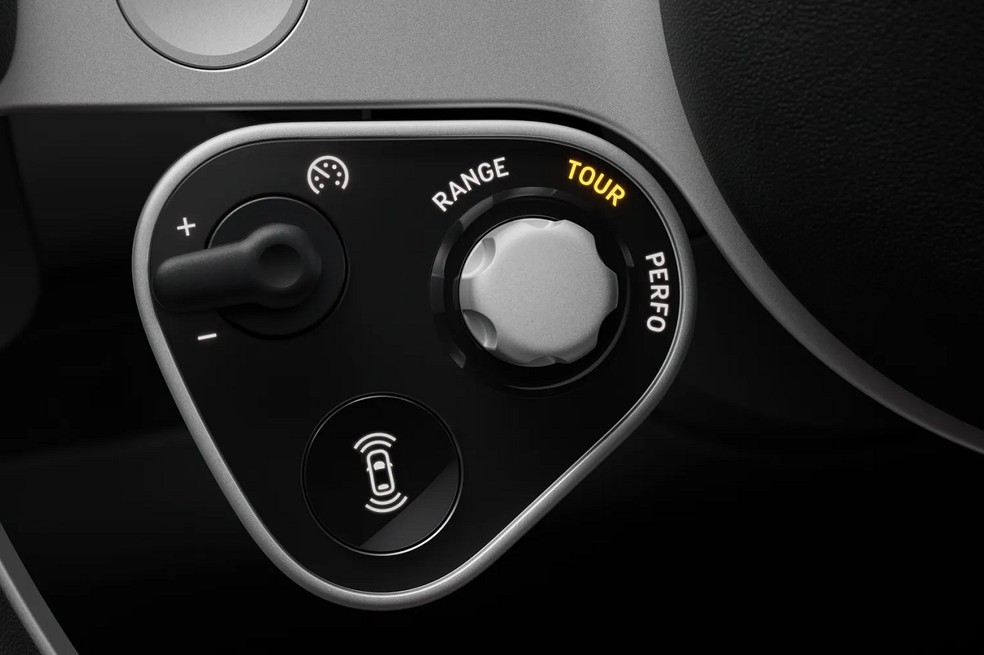 Voltante multifuncional tem seletor de modos de condução — Foto: Divulgação