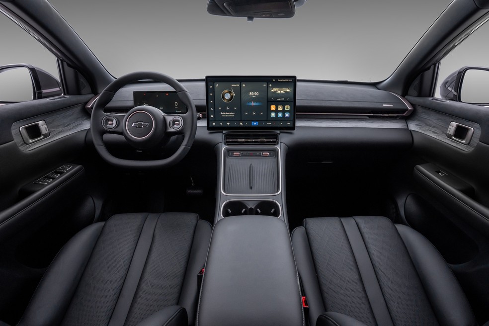 Chevrolet Captiva EV 2026 traz central multimídia de 15,6 polegadas  — Foto: Divulgação