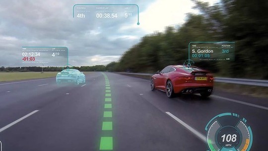 Jaguar Land Rover cria para-brisa com informações virtuais