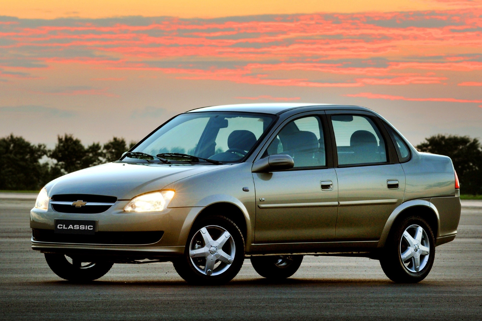 Chevrolet Classic usado: 4 versões do sedã compacto a partir de R$ 18 mil