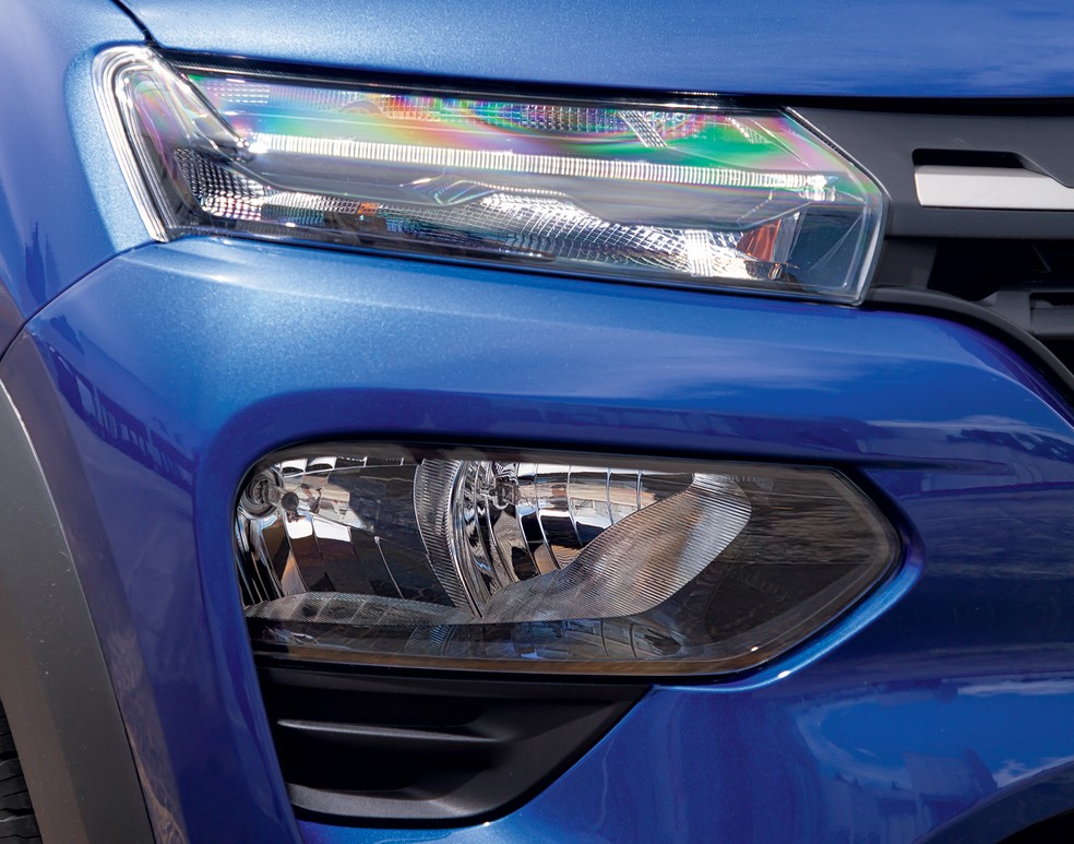 Renault Kwid agora tem DRL de LED em todas as versões e faróis de dupla parábola posicionados logo abaixo — Foto: Leo Sposito/Autoesporte