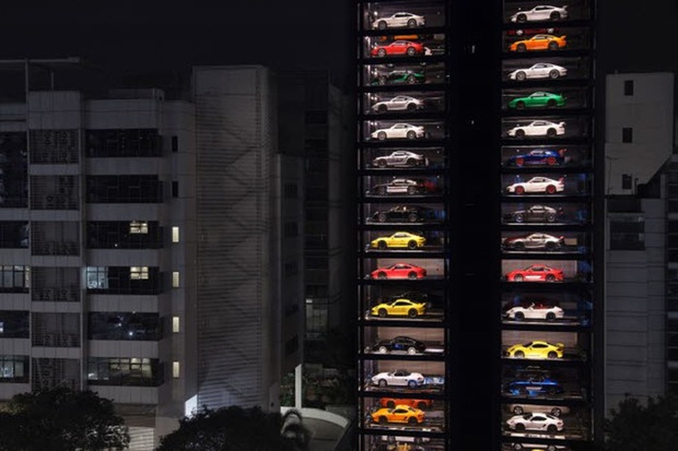 Concessionária expõe carros de luxo em prédio de 15 andares (Foto: Divulgação) — Foto: Auto Esporte