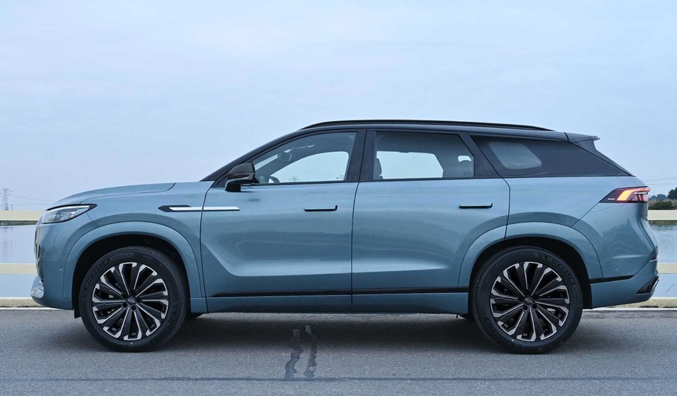 Chery Tiggo 9 tem maçanetas integradas às portas — Foto: Divulgação