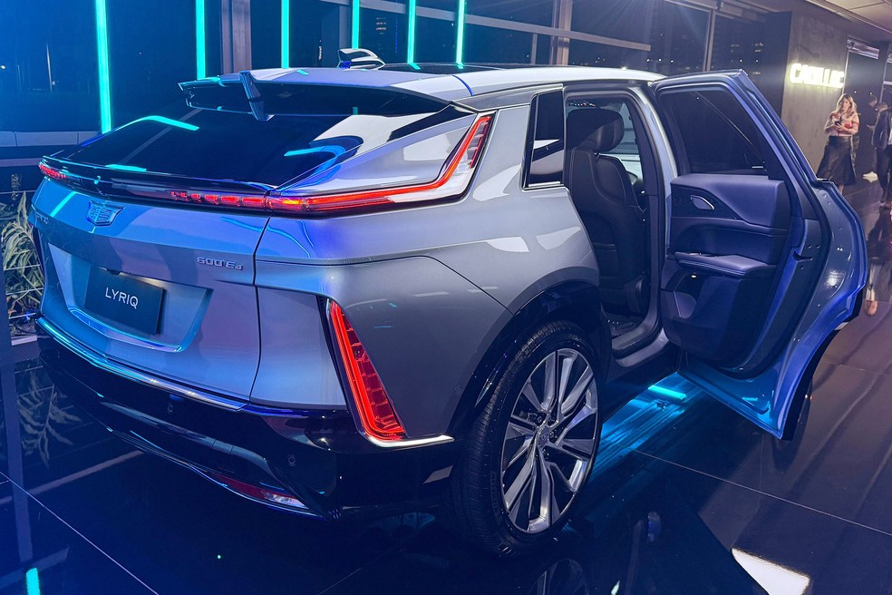 Cadillac Lyriq deve ser lançado no Brasil já como linha 2026, e por isso, o nome da versão poderá mudar para Signature Luxury — Foto: Julia Maria Toledo/Auto News Brasil