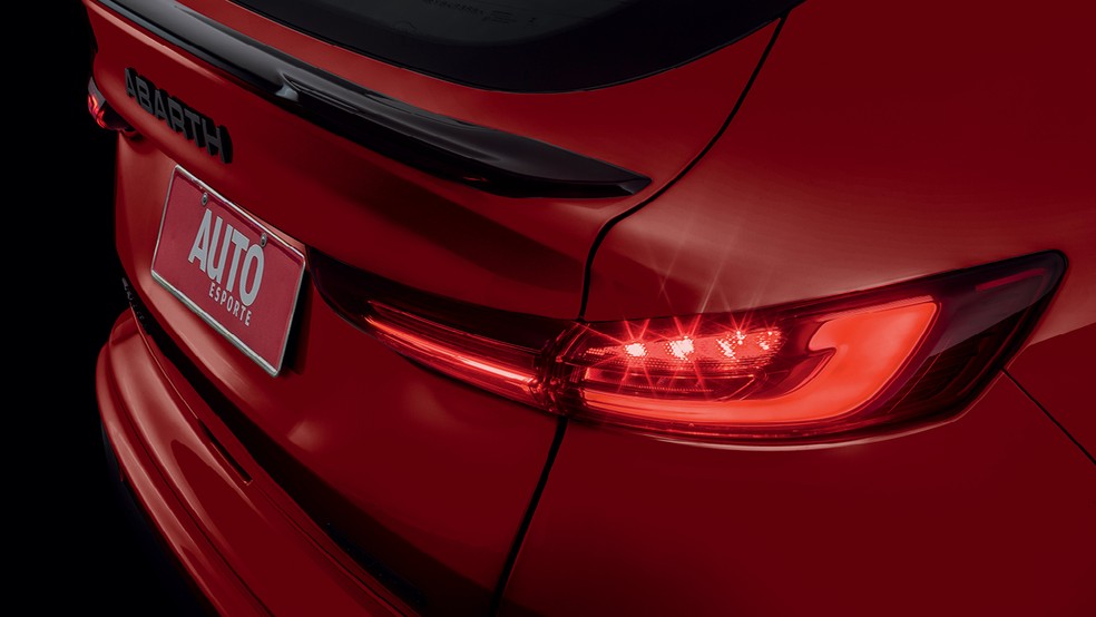 Fiat Fastback Abarth tem lanternas de LED — Foto: Divulgação