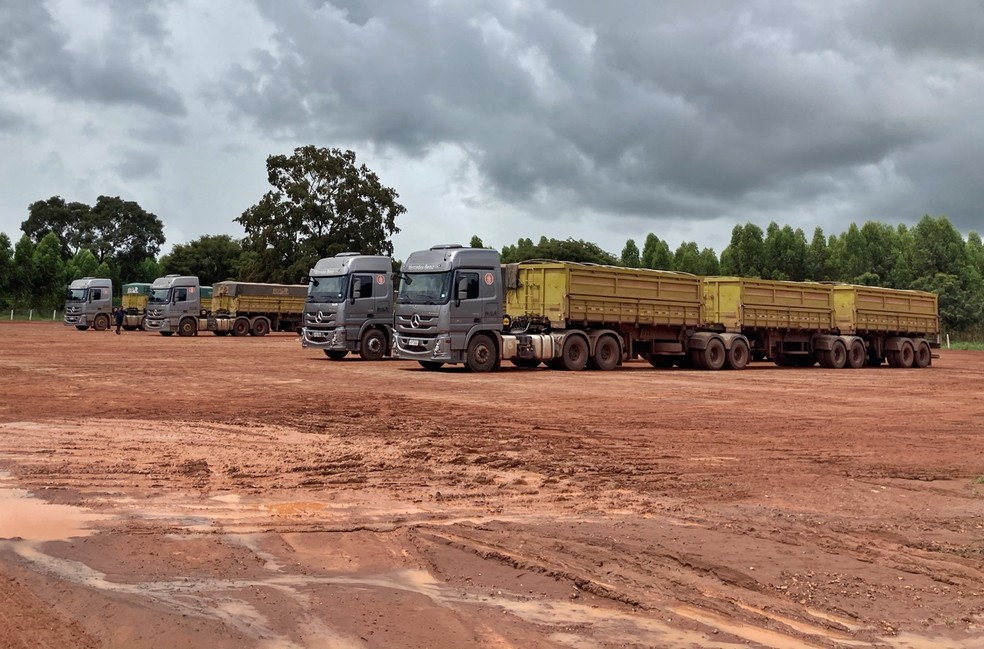 Peso Bruto Total de um caminhão no Brasil é de 74 toneladas, bem maior que de um europeu — Foto: André Schaun 