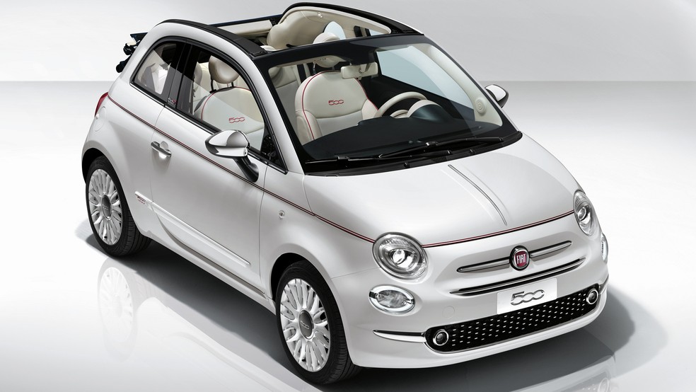Fiat 500 C recolhe apenas a parte central da capota, as colunas não se movem — Foto: Divulgação