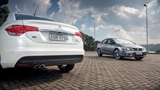 Citroën C4 Lounge versus Honda Civic 