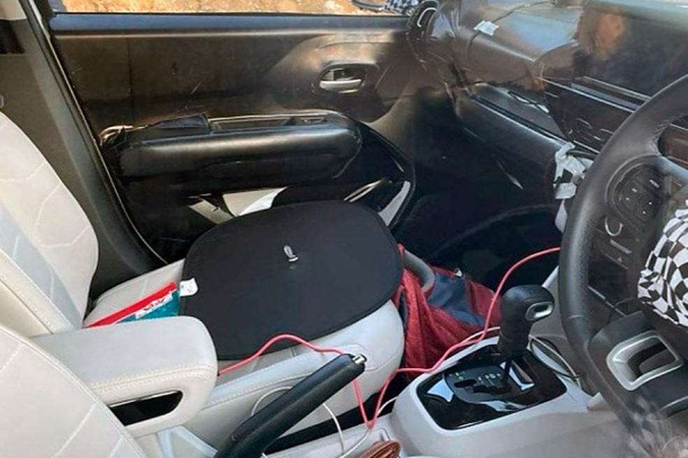 Citroën Basalt flagrado na Índia com interior mais luxuoso — Foto: Reprodução/Instagram