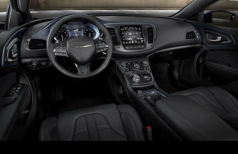 Chrysler 200 2015 (Foto: Divulgação) — Foto: Auto Esporte