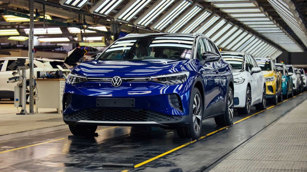 Volkswagen ID.4 é exemplo de veículo que prevê um período de garantia para a bataria e outro prazo, mais curto, para os demais componentes — Foto: Divulgação