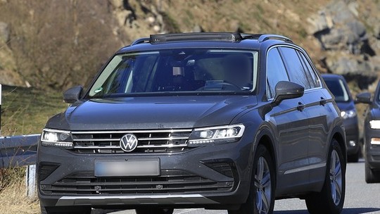 Flagra: Volkswagen prepara Tiguan reestilizado com farol de Golf enquanto chefão vaza a nova geração