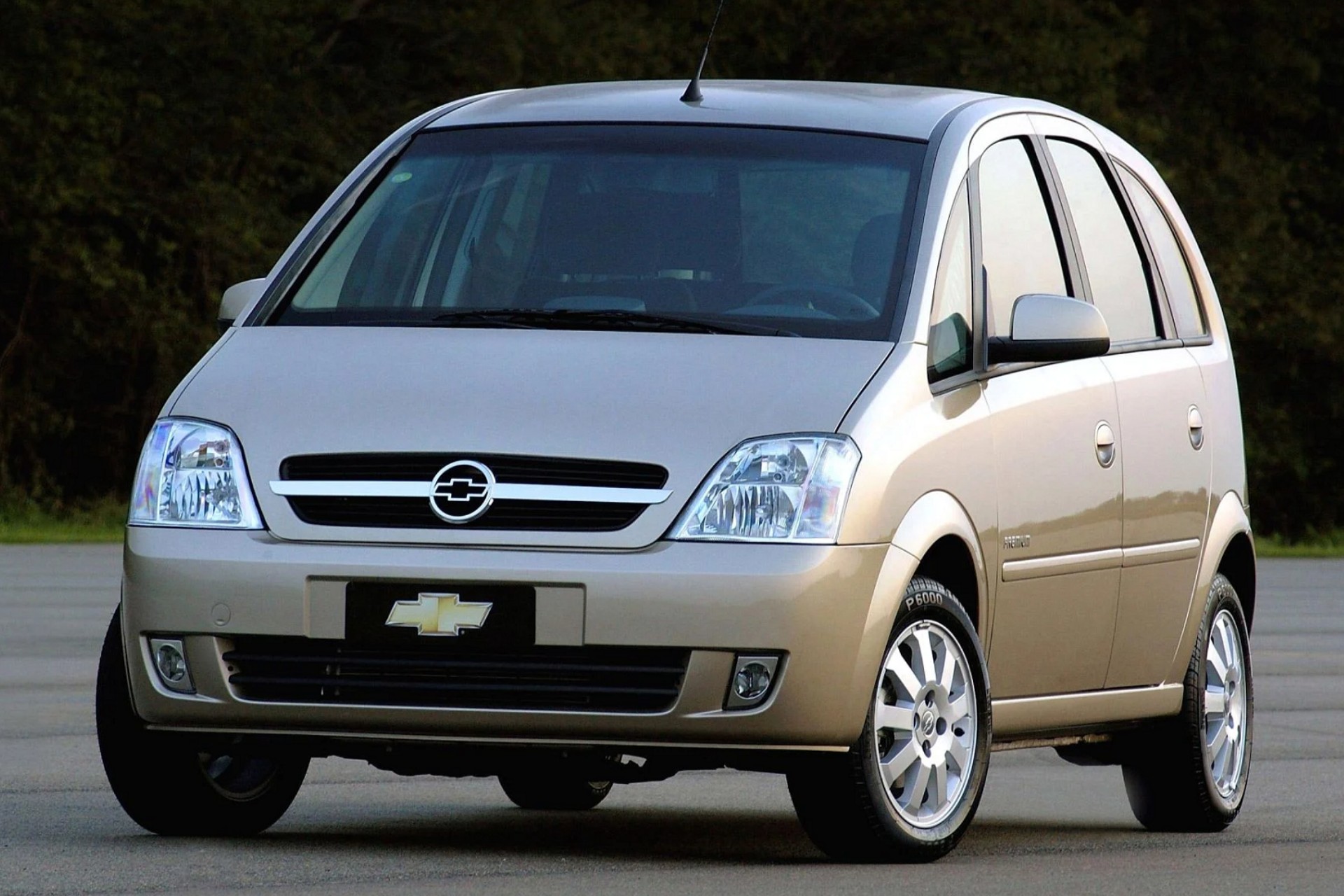 Chevrolet Meriva: veja 4 versões com muito espaço e ótimo custo-benefício