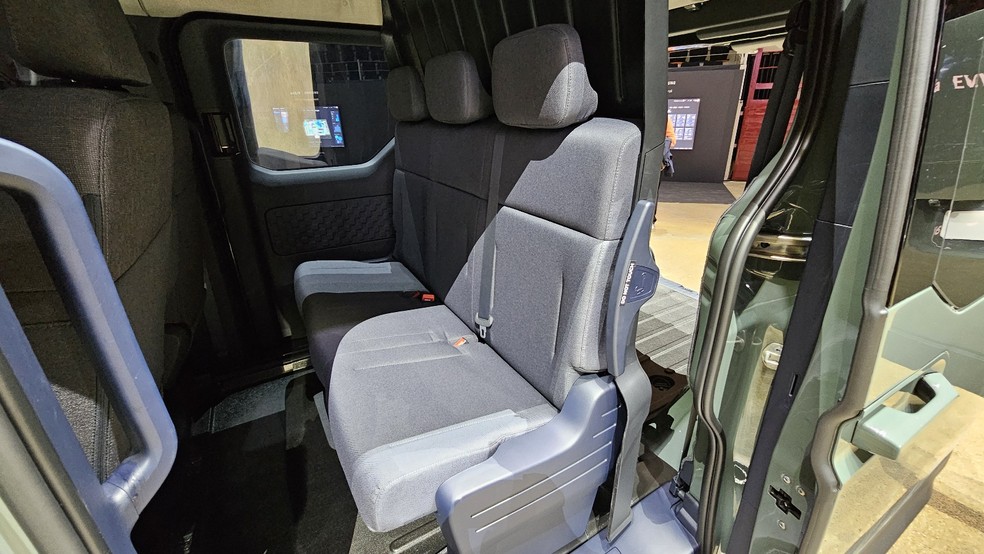 Kia PV5: nova Besta também oferece configuração mista, para transportar pessoas e objetos — Foto: Leonardo Felix/Auto News Brasil