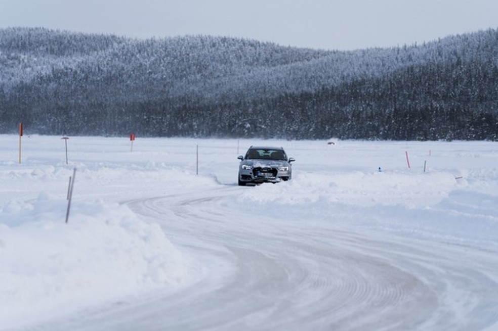 O que eu aprendi dirigindo um Audi S4 sobre um lago congelado na Suécia (Foto: Divulgação) — Foto: Auto Esporte