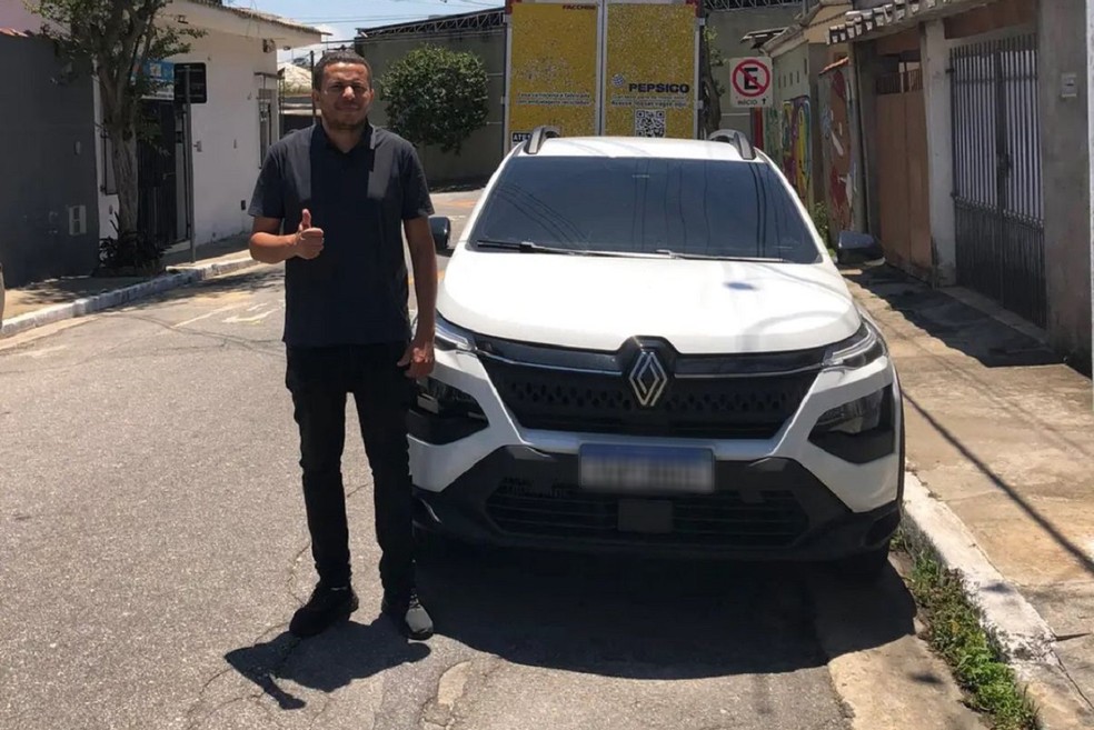 Edmilson Marques, motorista de Uber, comprou um Renault Kardian — Foto: Acervo pessoal