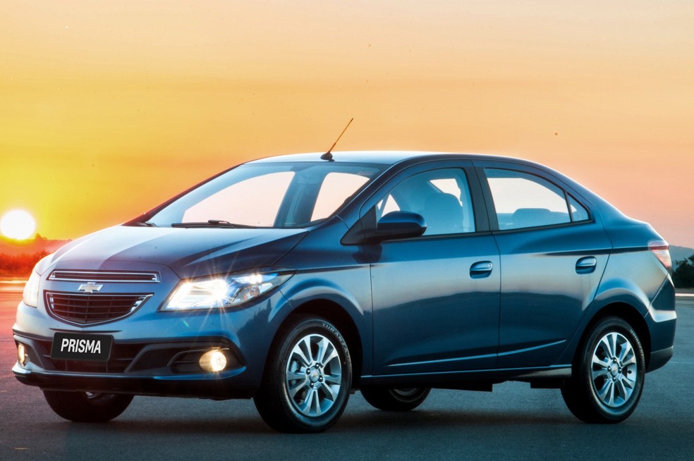 Chevrolet Prisma pode ser boa opção para quem quer um carro com bom espaço interno e câmbio automático — Foto: Divulgação