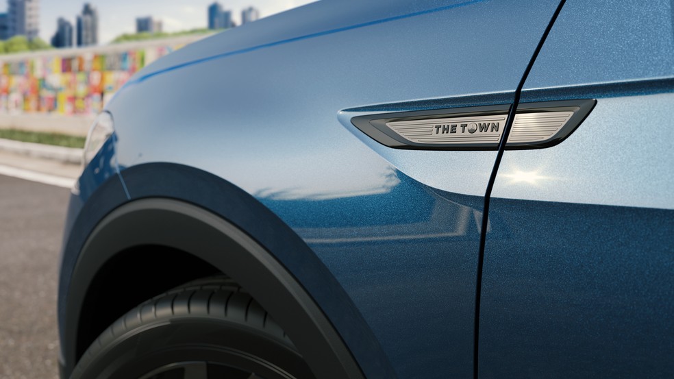 Volkswagen T-Cross The Town tem nome alusivo ao festival emum badge na porta e para-lama — Foto: Divulgação