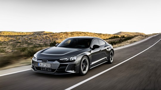 Audi e-tron GT é um carro elétrico com ronco esportivo e base de Porsche Taycan