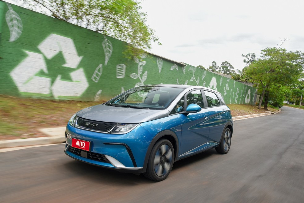 BYD Dolphin Plus tem 110 cv a mais que a versão Diamond — Foto: Murilo Góes/Autoesporte
