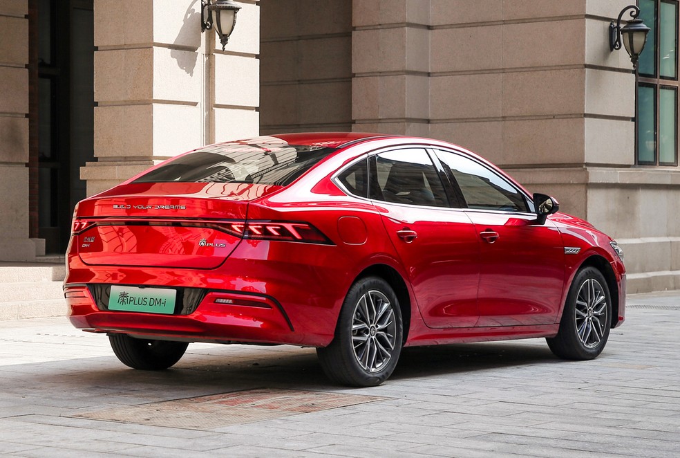 BYD Qin Plus vai concorrer com Toyota Corolla híbrido — Foto: Divulgação