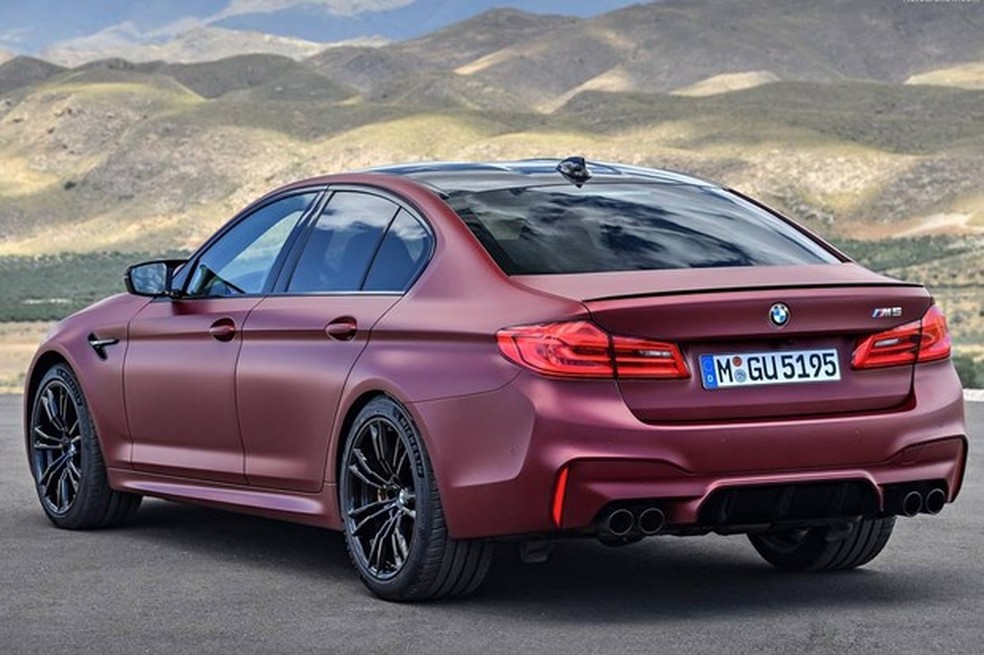 Traseira tem spoiler e extratores bem diferentes dos de um Série 5 convencional (Foto: Divulgação) — Foto: Auto Esporte
