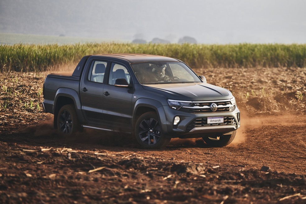Lembra alguém? Volkswagen Amarok 2025 está mais parecida com a Saveiro — Foto: Divulgação