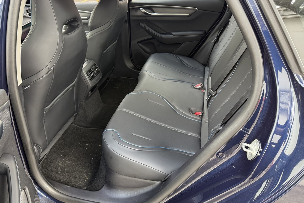Espaço para os ocupantes do banco traseiro é honesto no King — Foto: Cauê Lira/Auto News Brasil