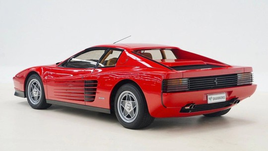 Ferrari Testarossa que foi do cantor Elton John vai a leilão e pode ser sua por R$ 1,4 milhão