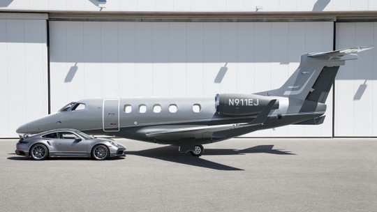 Embraer e Porsche fazem 911 Turbo S especial que vem de brinde com jatinho 