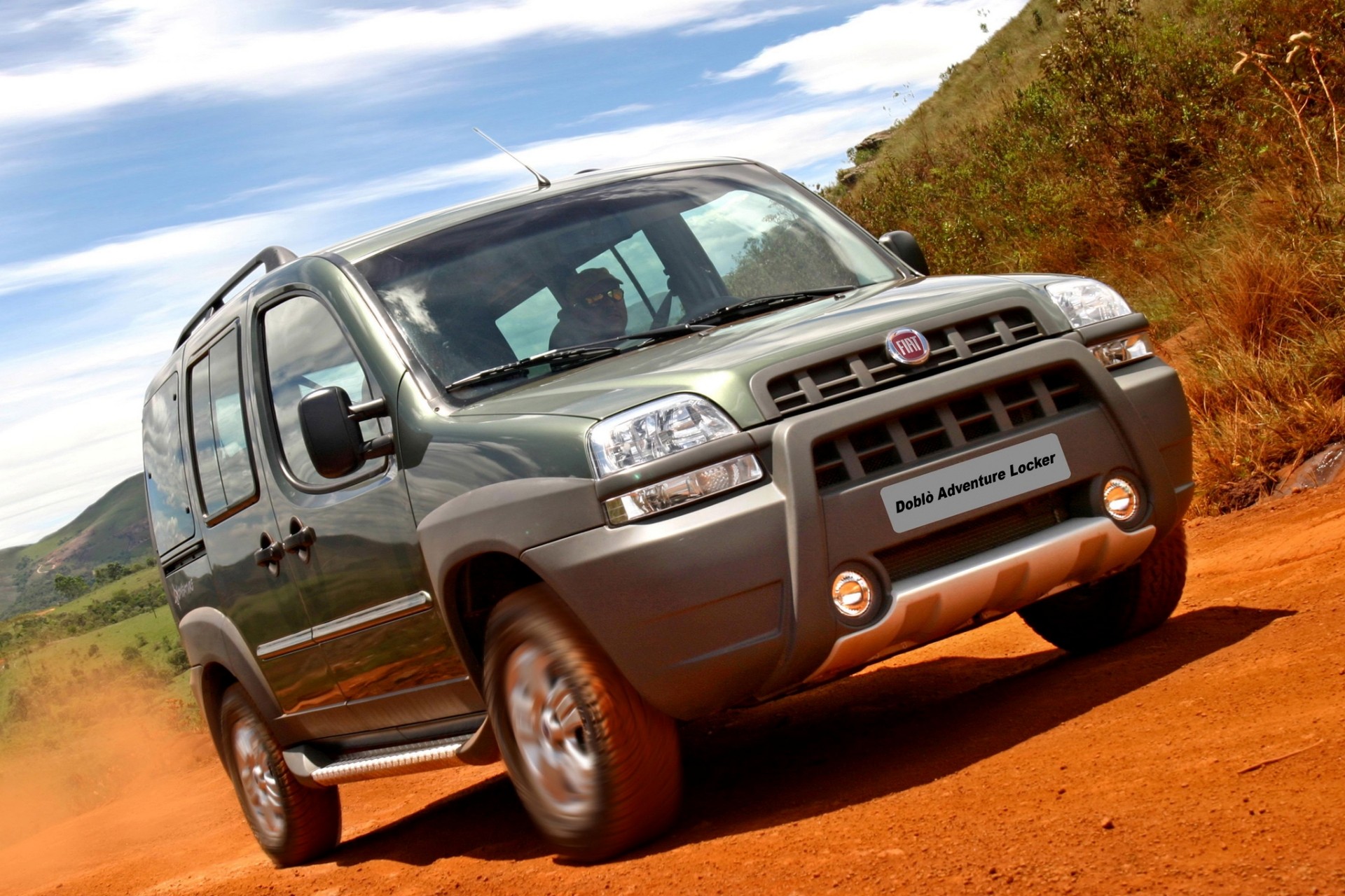 Conheça 6 carros usados dos anos 2000 para comprar a partir de R$ 14 mil