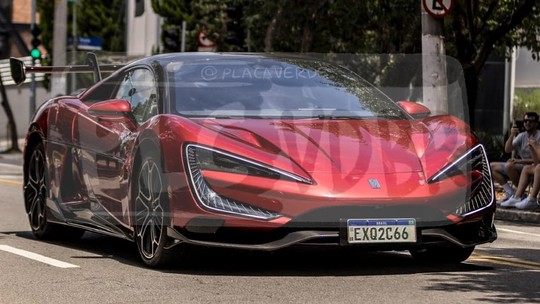 Flagra: BYD U9, elétrico de 1.300 cv que pula e gira sozinho, roda em SP