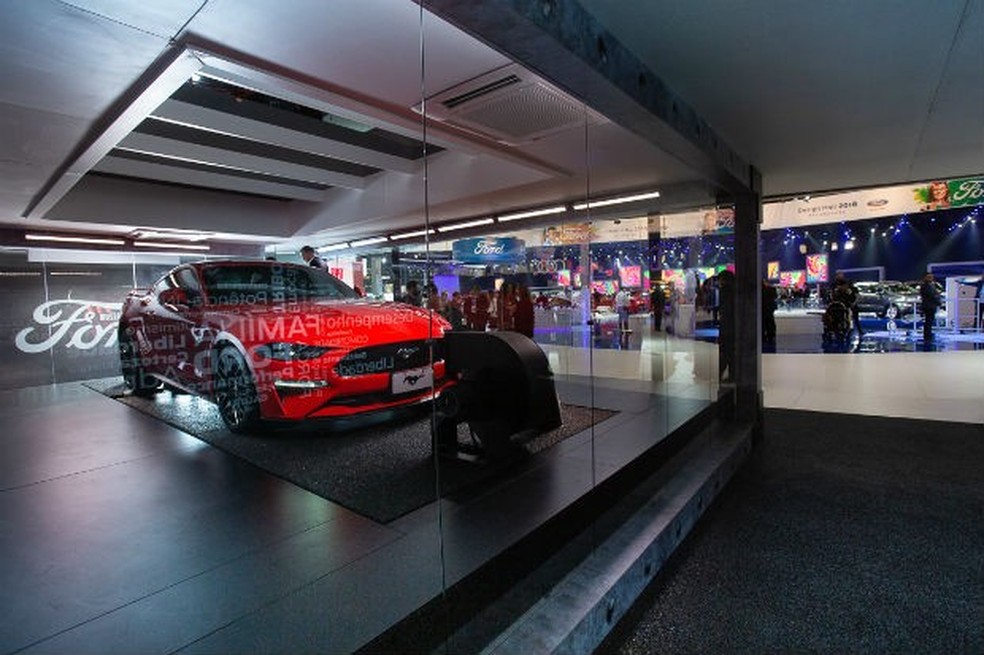 Para ouvir o ronco potente, Ford permite uma aceleração rápida no Mustang GT (Foto: Divulgação) — Foto: Auto Esporte