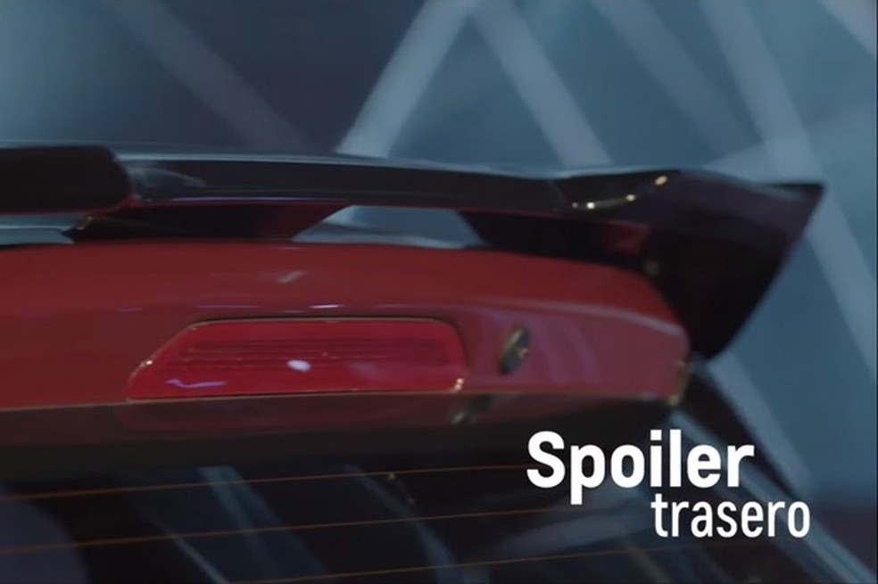 O exclusivo aerofólio preto se sobrepõe ao spoiler do próprio carro (Foto: Divulgação) — Foto: Auto Esporte
