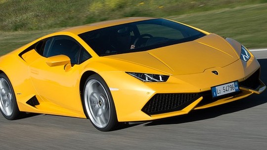 Lamborghini Huracán ruge alto em Ascari