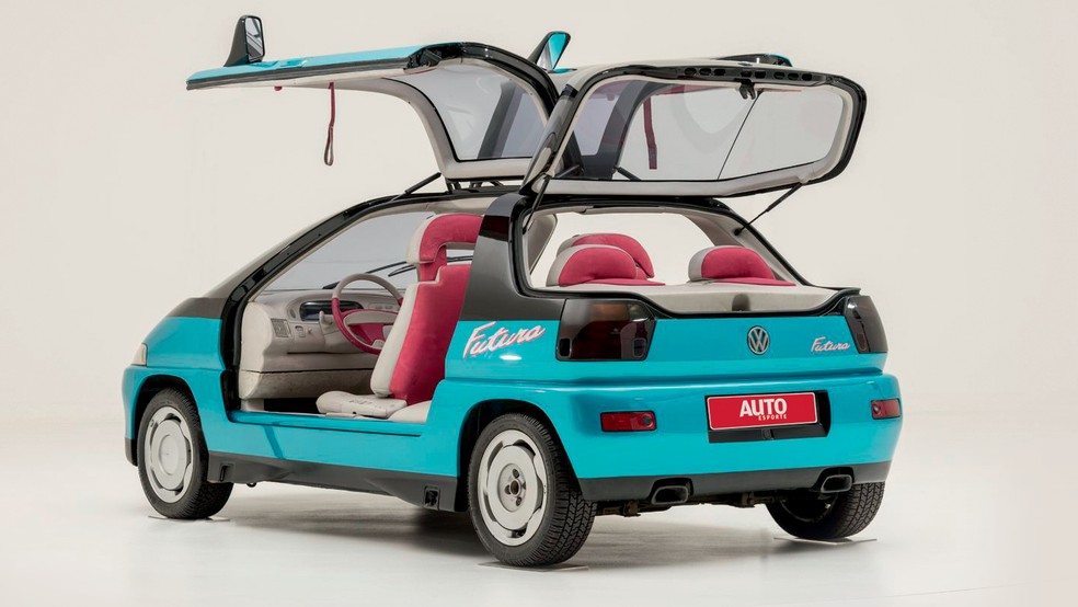 O VW Futura tinha um segredinho: não possuía porta-malas, que era ocupado pela central eletrônica de comando do carro — Foto: MIAU e Divulgação