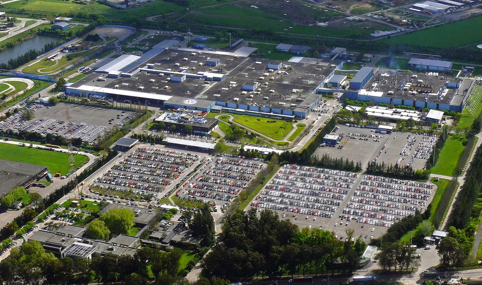 Fábrica da Volkswagen em General Pacheco (AR). Cidade é um dos 11 terminais fabris de carros e modelos comerciais do país — Foto: Divulgação